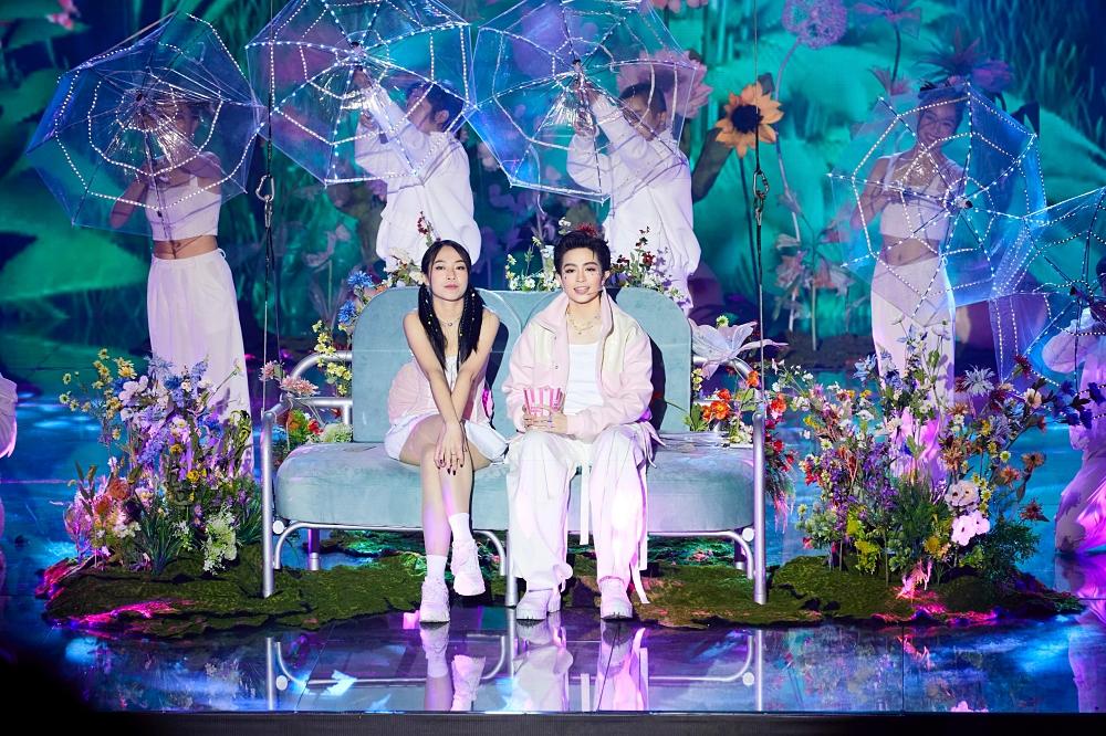 Gil Lê treo sofa lơ lửng trên sân khấu, đầu tư tất tay” cho tiết mục-1