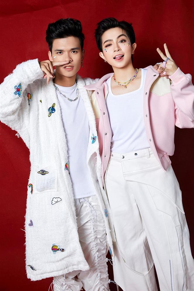 Gil Lê treo sofa lơ lửng trên sân khấu, đầu tư tất tay” cho tiết mục-3