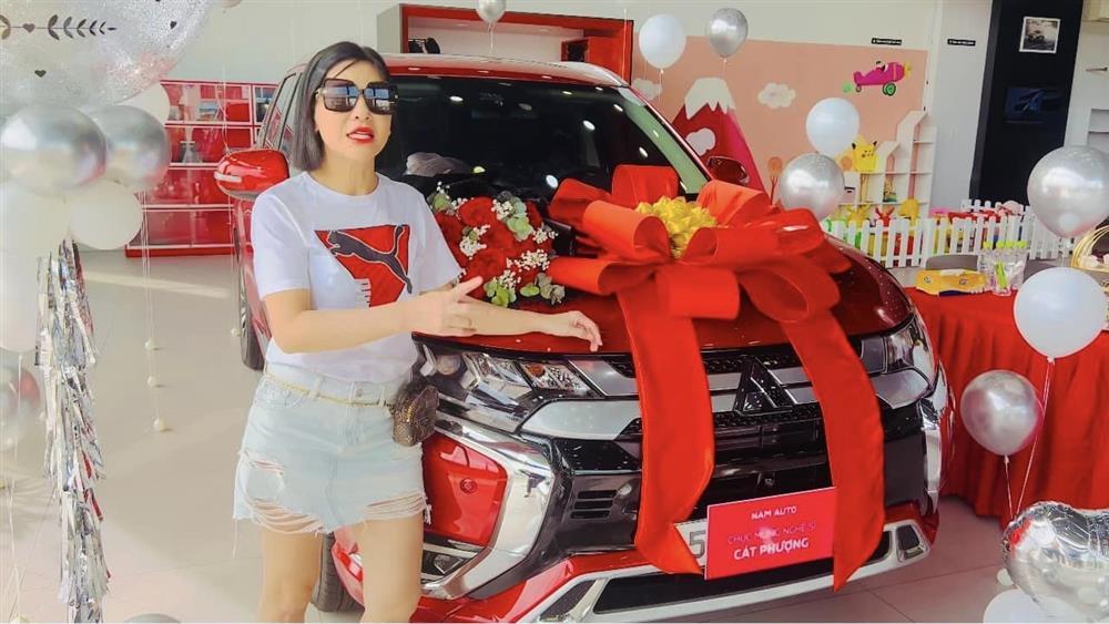 Cát Phượng khoe xế mới tậu và sự thật vay ngân hàng?-3