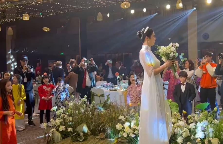 Mẹ đơn thân nổi tiếng bắt được hoa cưới Ngọc Hân-3