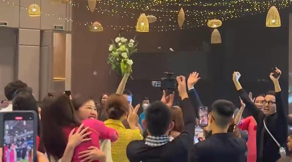 Mẹ đơn thân nổi tiếng bắt được hoa cưới Ngọc Hân-4