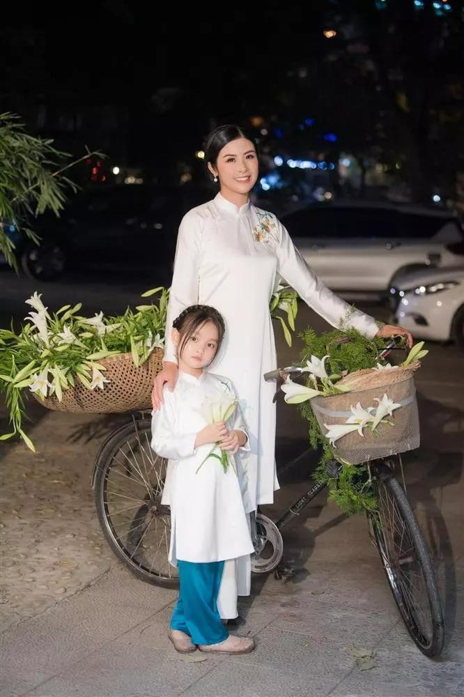 Mẹ đơn thân nổi tiếng bắt được hoa cưới Ngọc Hân-13