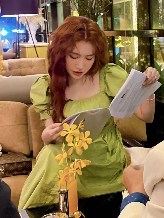 Elly Trần đấu giá váy mặc khi đi ký đơn ly hôn-1