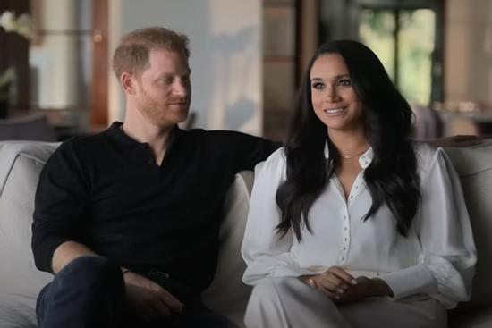 Chuyện tình ngọt ngào của Harry và Meghan qua lời kể của người trong cuộc