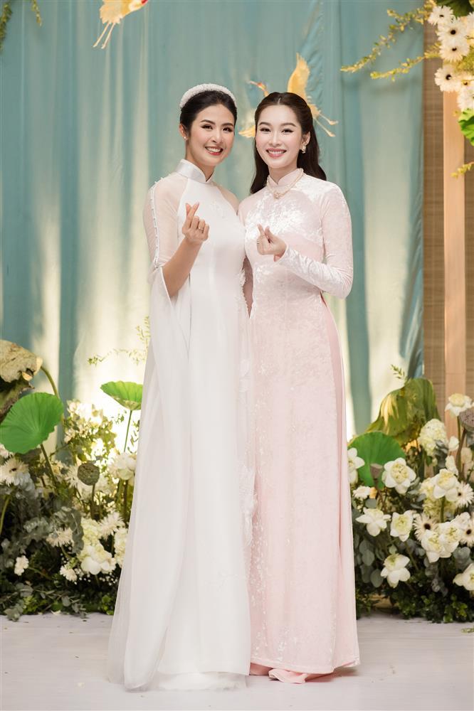 Đặng Thu Thảo ăn cưới bị chụp lén, nhan sắc ra sao?-1