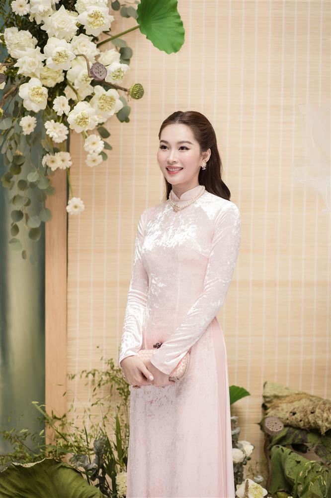 Đặng Thu Thảo ăn cưới bị chụp lén, nhan sắc ra sao?-3