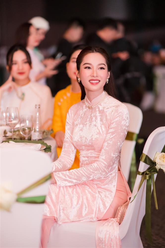 Đặng Thu Thảo ăn cưới bị chụp lén, nhan sắc ra sao?-8