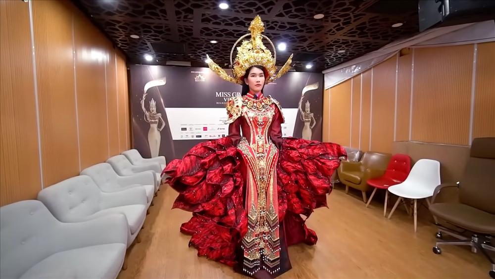 Phương Anh chốt đầm Miss International: Fan đòi giải cứu?-1