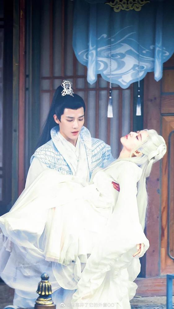 Lộ cảnh bồng bế gây đỏ mặt của Triệu Lộ Tư và Vương An Vũ-2
