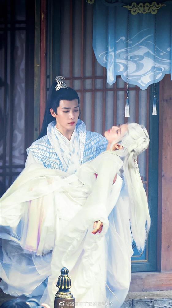 Lộ cảnh bồng bế gây đỏ mặt của Triệu Lộ Tư và Vương An Vũ-3