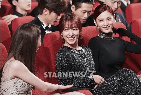 Khi 2 người tình Lee Min Ho chung khung hình, ai đẹp hơn?-1