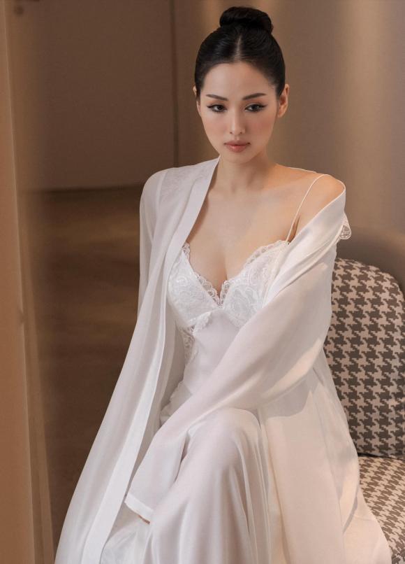 Tâm Tít ăn mặc siêu hở, ngỡ ngàng body mẹ 2 con ở tuổi 34-1