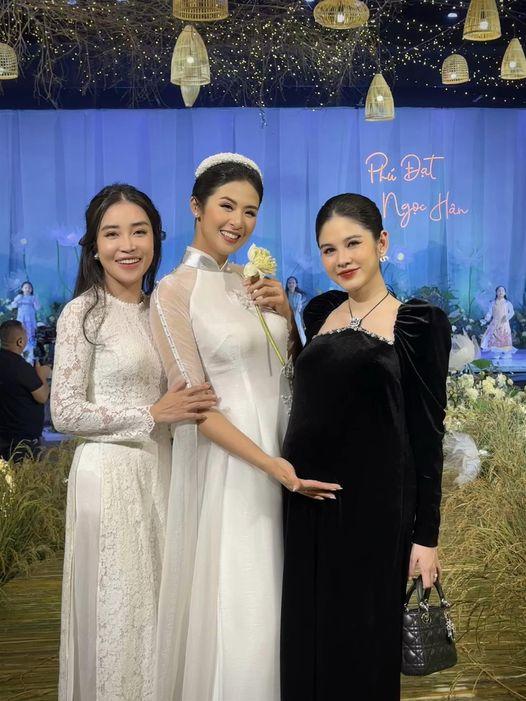 Mẹ bầu Thu Hoài đi đám cưới Ngọc Hân, nhan sắc chả kém cô dâu-1