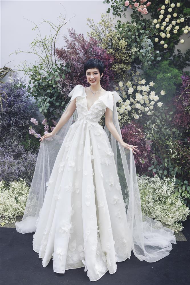 Jennifer Phạm rạng rỡ áo dài - Trương Ngọc Ánh bí ẩn váy nhung-4