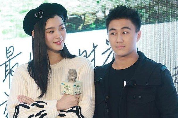 Hề Mộng Dao và chồng thiếu gia tình tứ nơi công cộng-8