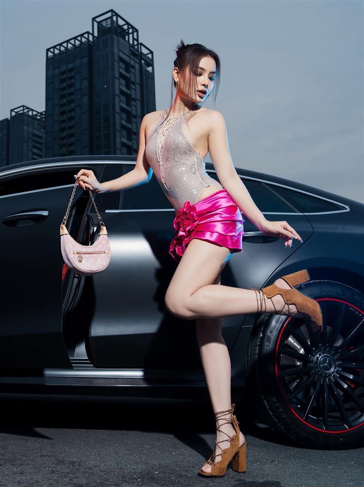 Phương Trinh Jolie bầu bí vẫn nhảy cực sung trên giày cao-9