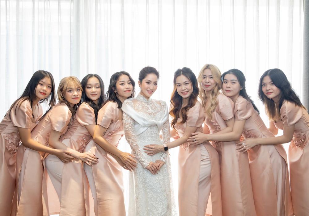 Khánh Thi mặc áo dài xuyên thấu độc lạ trong lễ ăn hỏi với Phan Hiển-2