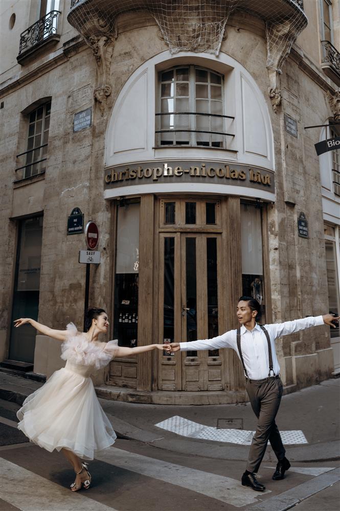 Khánh Thi mặc áo dài xuyên thấu độc lạ trong lễ ăn hỏi với Phan Hiển-9