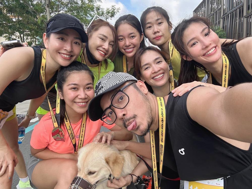 Nhã Phương đi chạy tưởng phản cảm nhưng 10 điểm tinh tế-1