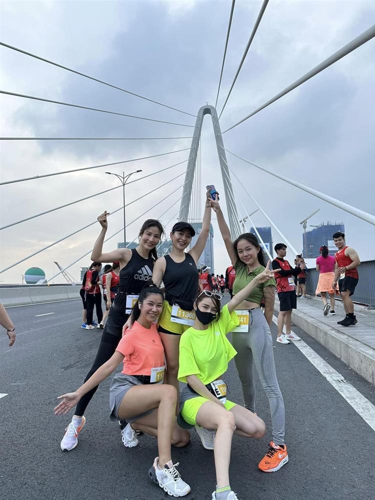 Nhã Phương đi chạy tưởng phản cảm nhưng 10 điểm tinh tế-2