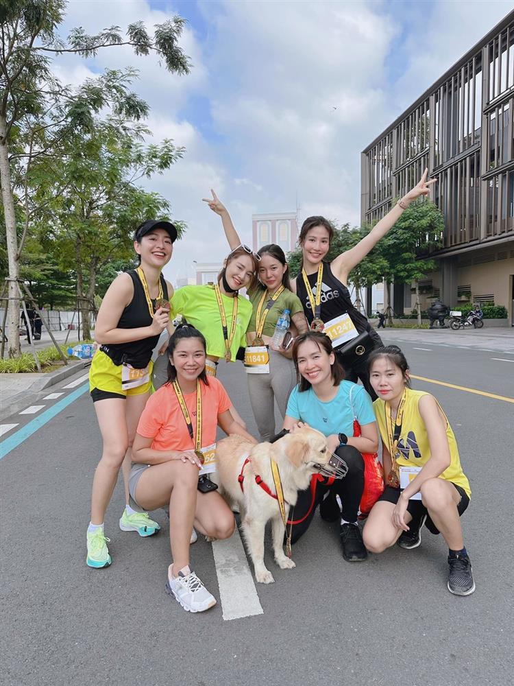 Nhã Phương đi chạy tưởng phản cảm nhưng 10 điểm tinh tế-4