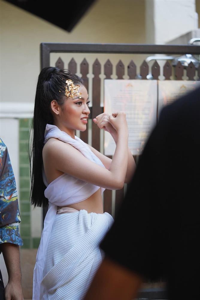 Thi hoa hậu 11 thí sinh, 2 người bỏ, hotgirl trứng rán chắc suất Top 9-3