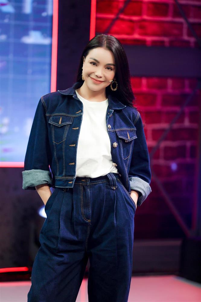 Người mẫu Trà Ngọc Hằng bị gắn thiết bị theo dõi trên xe-4