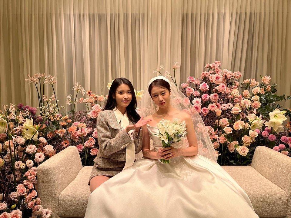 IU tặng Jiyeon vương miện ngọc trai thiết kế riêng cho ngày cưới-1