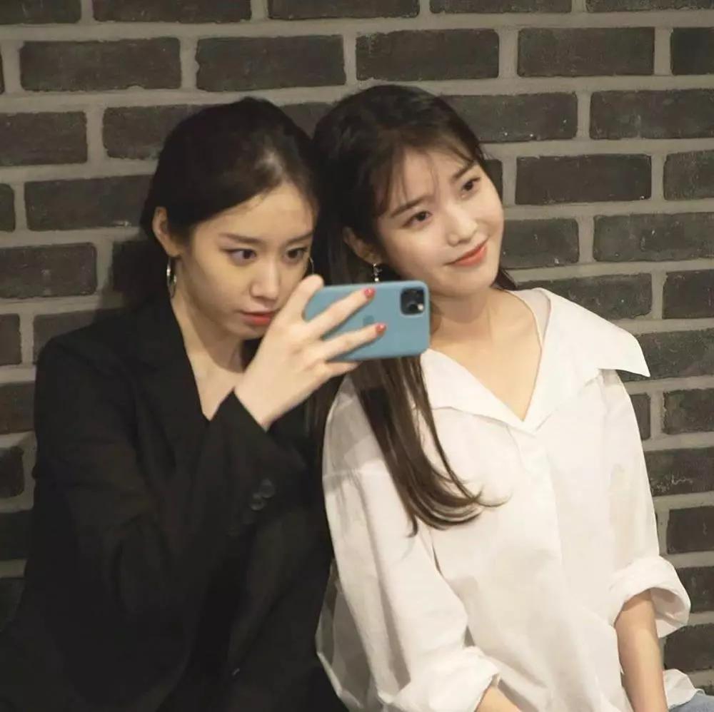 IU tặng Jiyeon vương miện ngọc trai thiết kế riêng cho ngày cưới