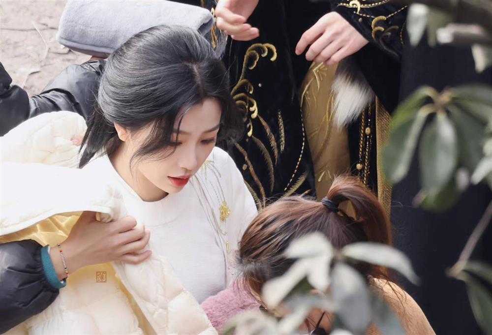 Ngu Thư Hân ngày càng đẹp, vạn người mê nhờ khí chất ma mị-4