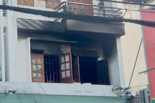 Vụ phóng hỏa đốt bạn gái ở nhà trọ: Nam nạn nhân đã tử vong-1