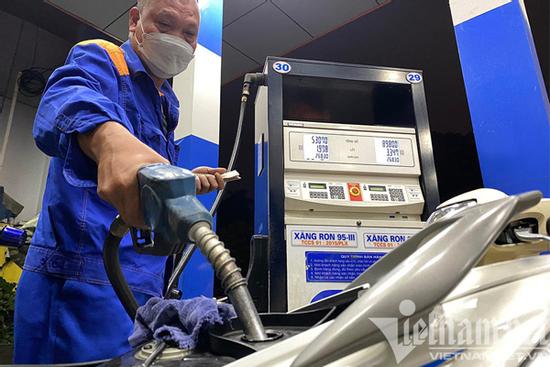 Giá xăng hôm nay giảm mạnh, xuống thấp nhất năm
