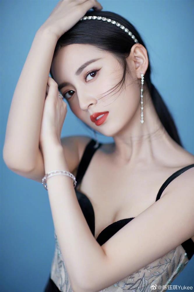 Triệu Lộ Tư, Dương Mịch diễn xuất thảm họa nhất năm 2022