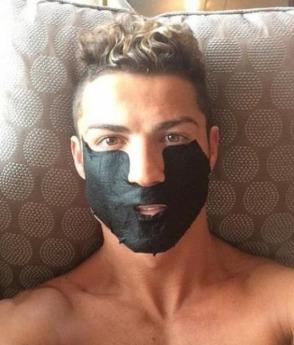 Bất ngờ với quy trình chăm sóc da cầu kỳ của Ronaldo và Messi-1