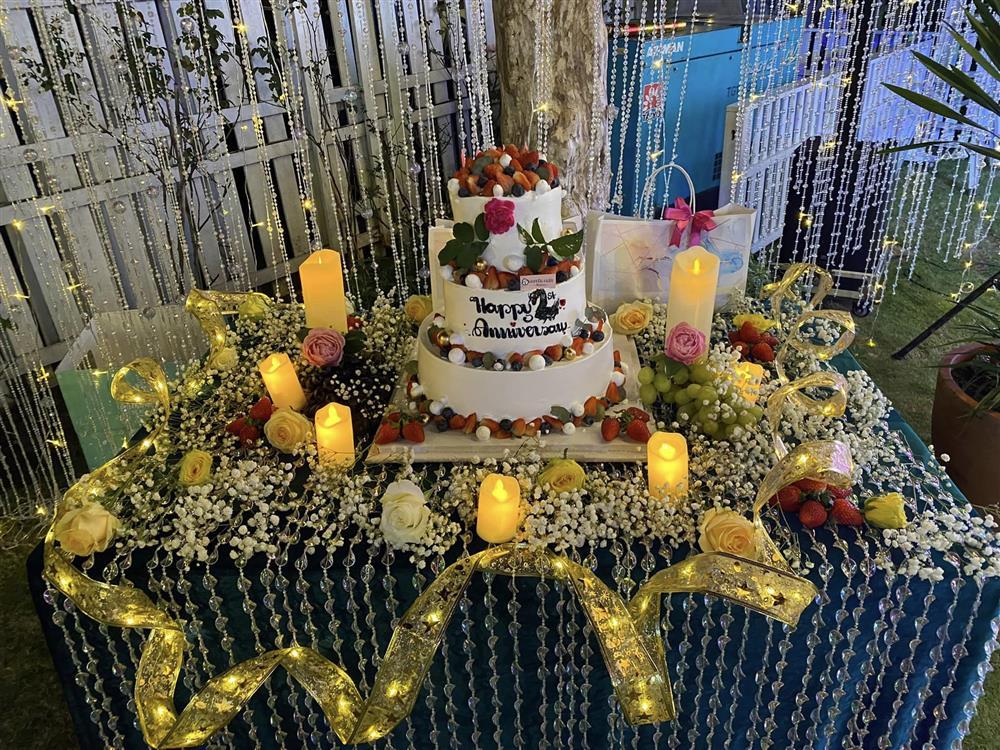 Vợ Quý Bình khoe cùng lúc 3 con, cậu út chiếm spotlight-8