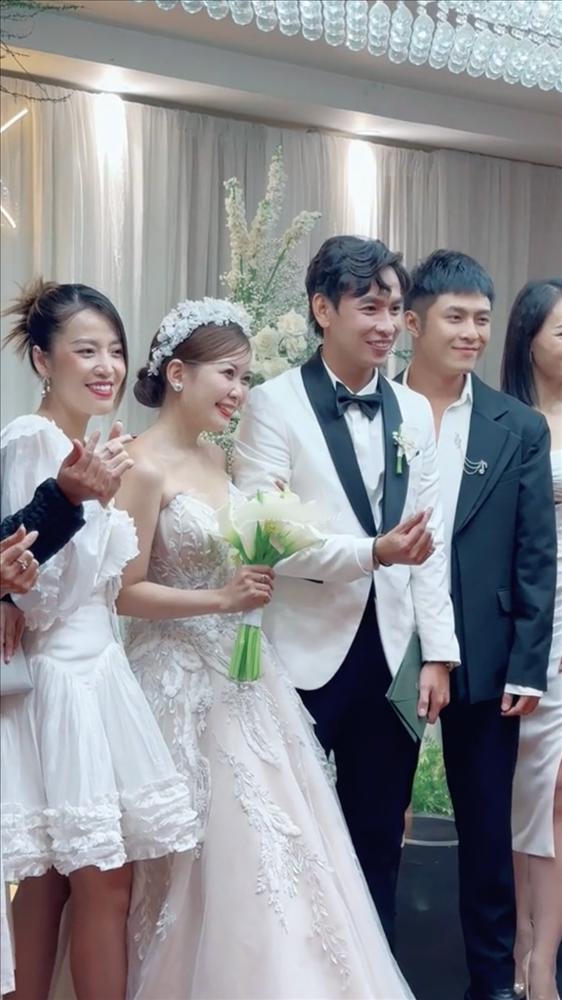 Puka ton-sur-ton Gin Tuấn Kiệt nhưng bị chê mặc lố ở đám cưới-2