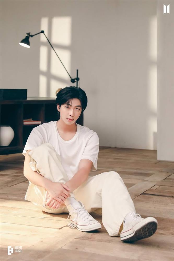 ARMY náo loạn khi RM (BTS) công khai hẹn hò cô gái tên Soyeon-1