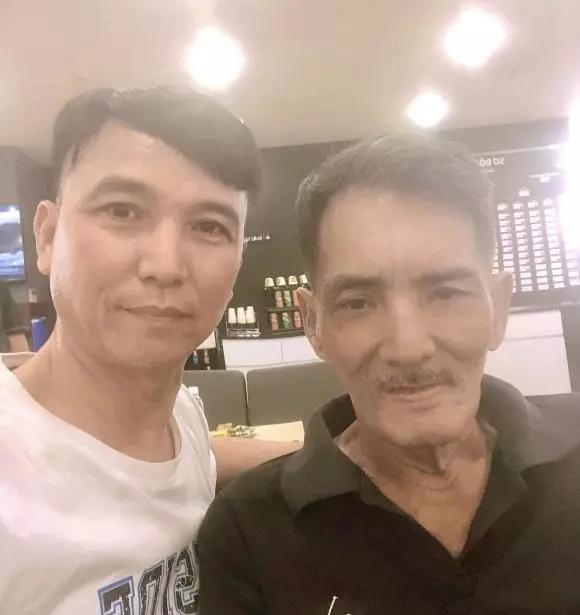 Thương Tín xuất ngoại biểu diễn sau ảnh thất thần ven đường?-3