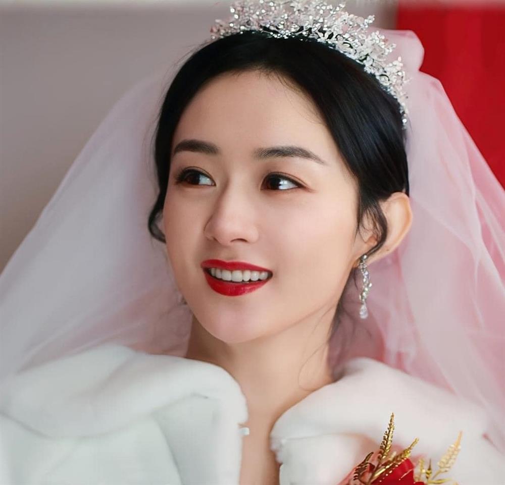 Triệu Lệ Dĩnh hóa cô dâu cực xinh dù chưa từng mặc áo cưới ngoài đời thực-1
