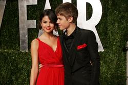 Selena Gomez ám chỉ bị gầy đi khi hẹn hò với Justin Bieber?