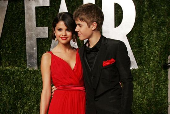 Selena Gomez ám chỉ bị gầy đi khi hẹn hò với Justin Bieber?