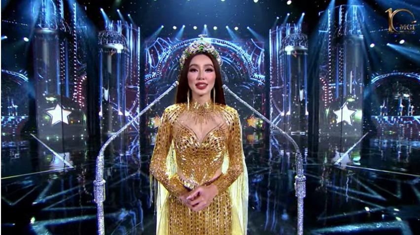 Miss International cầm giấy phát biểu, bị so sánh với Thùy Tiên-5