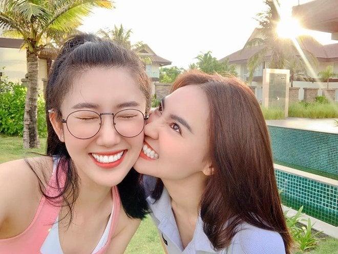 Thúy Ngân lộ khuyết điểm trong ảnh bị tag chụp cùng Lan Ngọc-6