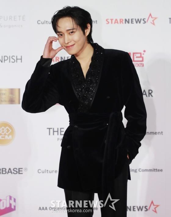 Han So Hee đẹp nổi bật, Kim Seon Ho tái xuất tại Asia Artist Awards-13