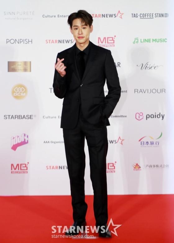 Han So Hee đẹp nổi bật, Kim Seon Ho tái xuất tại Asia Artist Awards-14