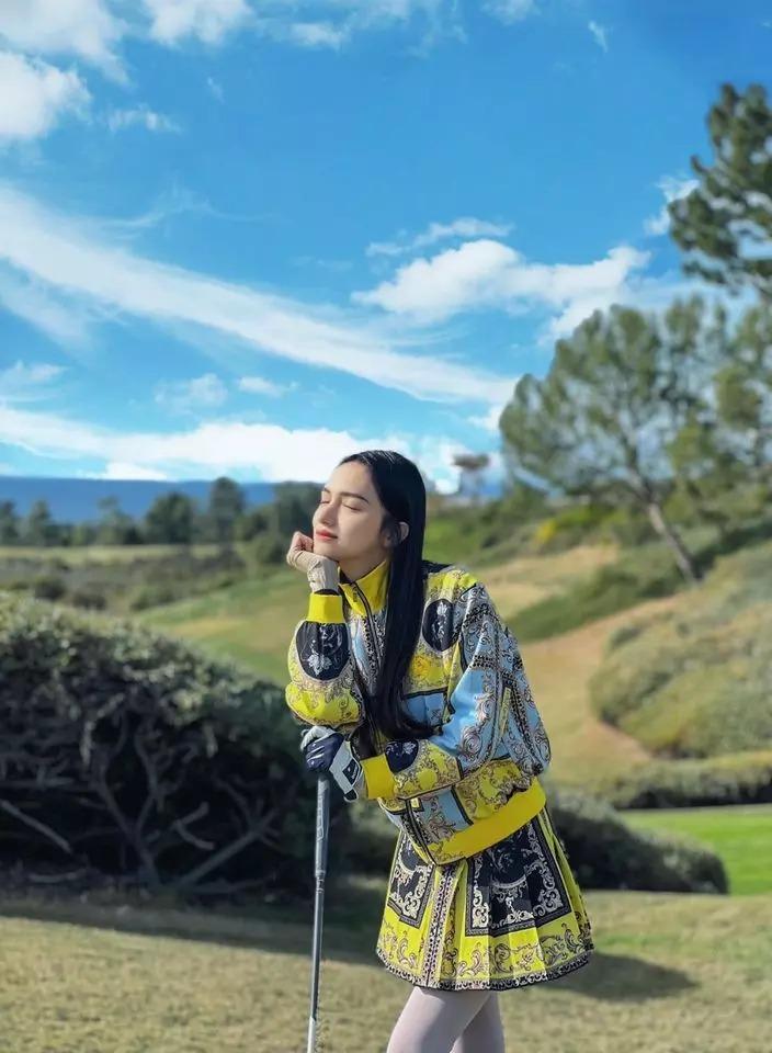 Hương Giang sụt 4kg, dáng đã gầy nay càng mong manh-5