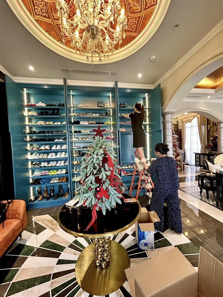 Đoàn Di Băng gây choáng để lộ tủ giày, dép hiệu cao như núi-2