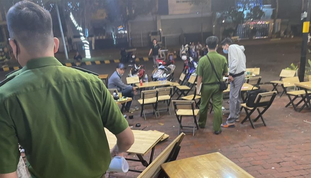 Clip: Nữ chủ quán tố bị nhóm đối tượng vây đánh đến sẩy thai-5