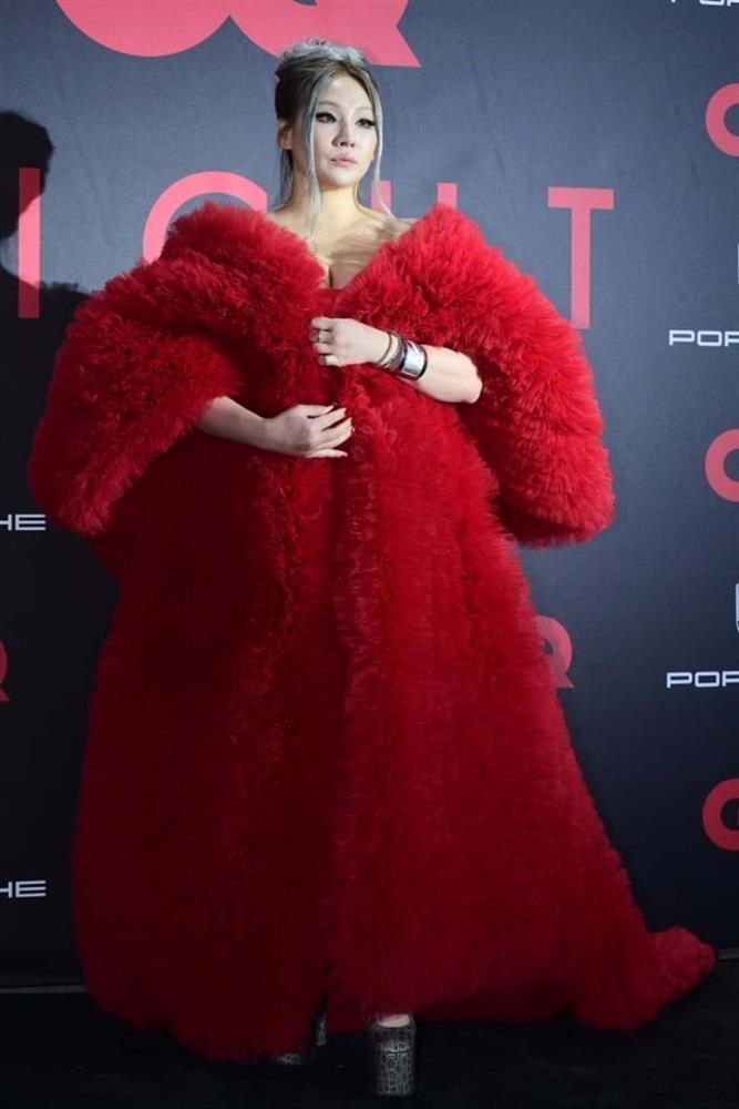 CL mặc đồ cắt xẻ táo bạo-3