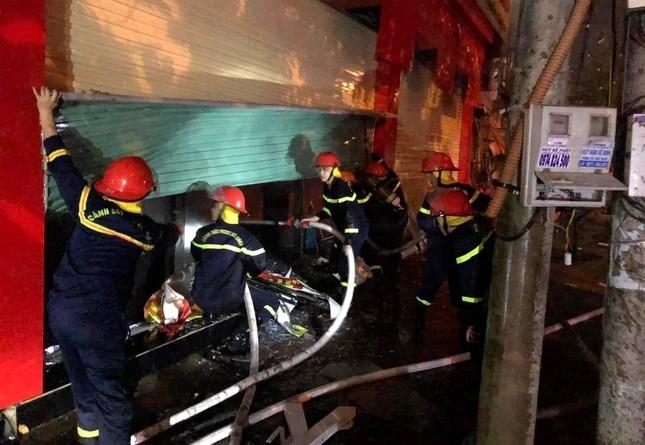 Siêu thị điện máy bốc cháy cuồn cuộn, hóa tro 10 tỷ đồng-2